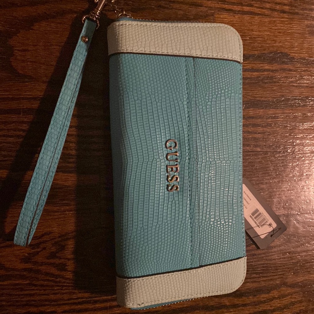 Guess wallet/wristlet